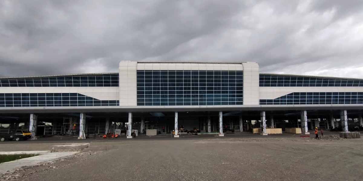 Pengerjaan Bandara Mozes Kilangin sisi Selatan yang dibangun menggunakan dana APBN. Foto: Anti Patabang/Papua60detik